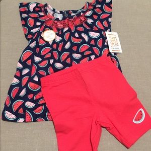 Adorable watermelon print outfit. 🍉